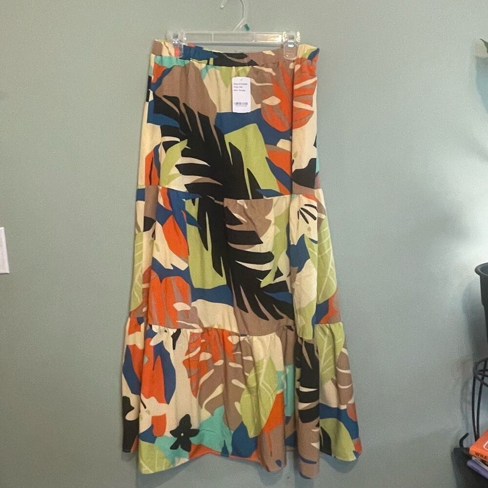 NWT Luukse XL Floral Patterned Skirt